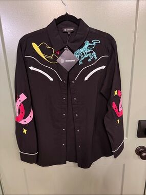 Black Western Embroidered women’s Shirt. Snap down.